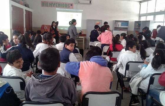 Jóvenes se informan sobre relaciones saludables