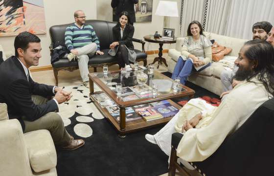 Urtubey recibió al vicepresidente de la Fundación Internacional El Arte de Vivir