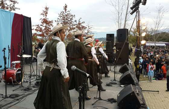 Salteños y turistas celebraron el 25 de mayo en el Parque del Bicentenario