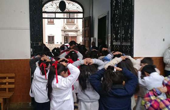 Defensa Civil realizó un simulacro de sismo en la escuela Martín Miguel de Güemes