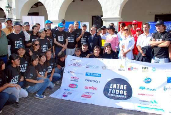 Más de 200 voluntarios participaron de la campaña “Entre todos limpiamos” 