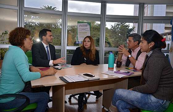 Referentes del colectivo trans entregaron al ministro Rodríguez copia de un proyecto de cupo laboral