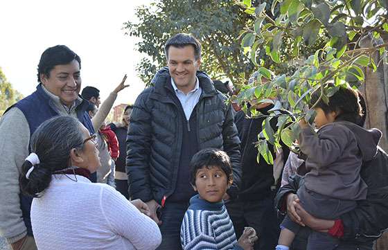 El ministro Rodríguez recorrió La Silleta con vecinos, analizaron obras y hablaron de la municipalización