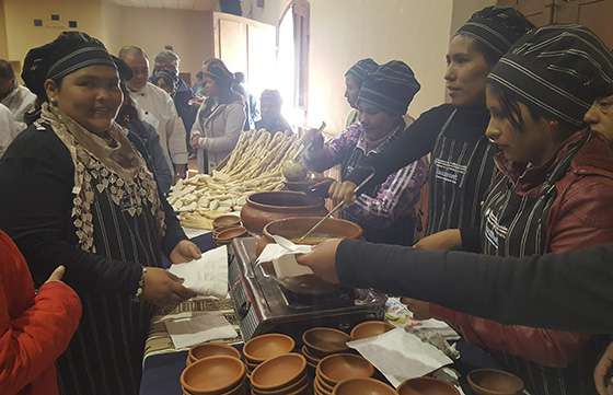Nuevos auxiliares de cocina recibieron sus certificados en Cachi
