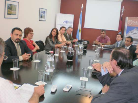 Trabajo conjunto para el control los servicios turísticos 