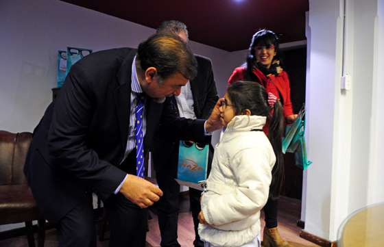 El vicegobernador Miguel Isa entregó 60 anteojos “Para ver mejor”