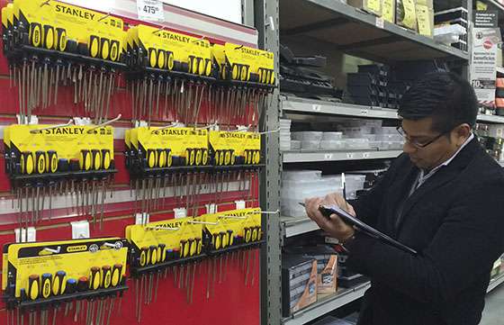 Defensa del Consumidor detecta infracción en Easy por no cobrar en caja lo exhibido en góndola