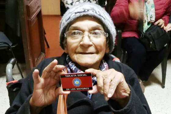 Mil adultos mayores ya cuentan con la Tarjeta Social de descuento