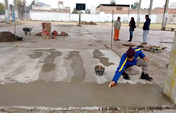 Gobierno refacciona playones deportivos y centros vecinales en nueve barrios capitalinos