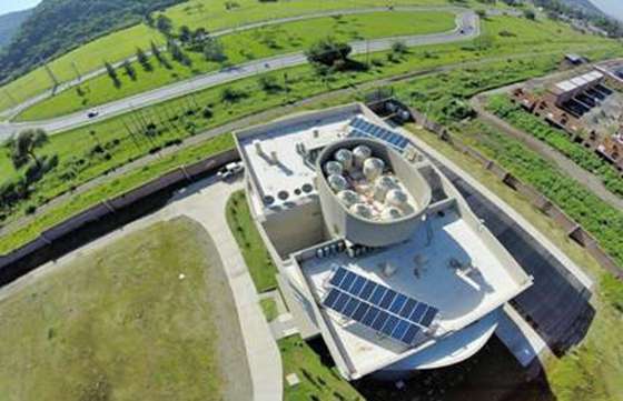Inaugurarán el primer edificio del país que genera su propia energía a través del Balance Neto