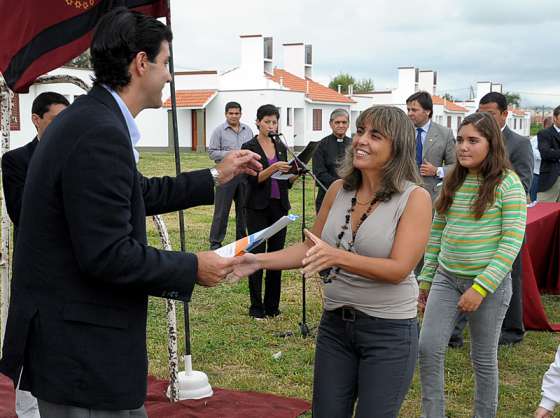 Urtubey entregó 38 viviendas en el barrio Los Ceibos