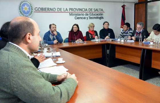 El gabinete educativo se reunió con diputados