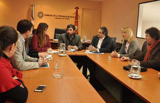 Trabajo junto a organizaciones diagraman agenda de acciones para microemprendedores