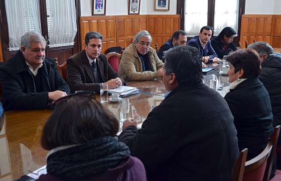 El ministro Gómez Almaras se reunió con diputados