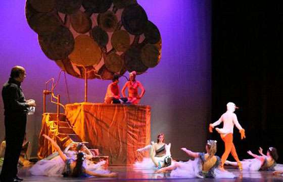 Chicos de barrios salteños van al teatro en vacaciones
