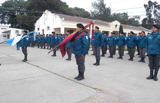 Noventa aspirantes a agentes penitenciarios iniciaron el curso de formación