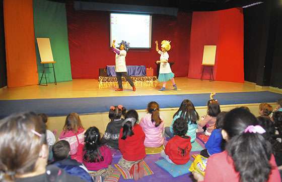 1.500 niños de Salta, La Merced y Cerrillos asistieron al teatro invitados por Participación Ciudadana
