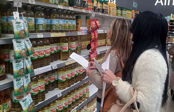 Defensa del Consumidor verificó la reposición de aceite en supermercados