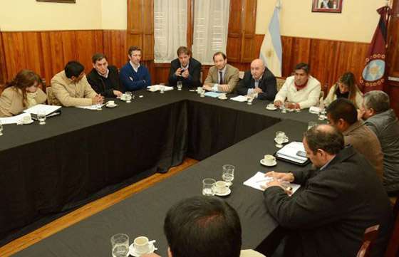 El ministro Saravia respondió consultas de senadores sobre el Plan Bicentenario