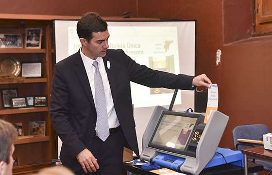 Urtubey y el presidente de San Lorenzo firmarán un convenio por la boleta única electrónica
