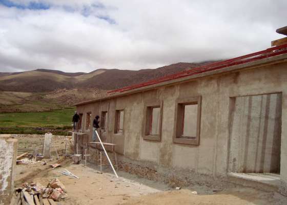 Se construye una escuela en Angastaco