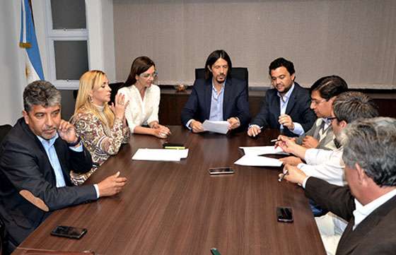El Gobierno Provincial acordó un aumento salarial con el sector docente y de salud
