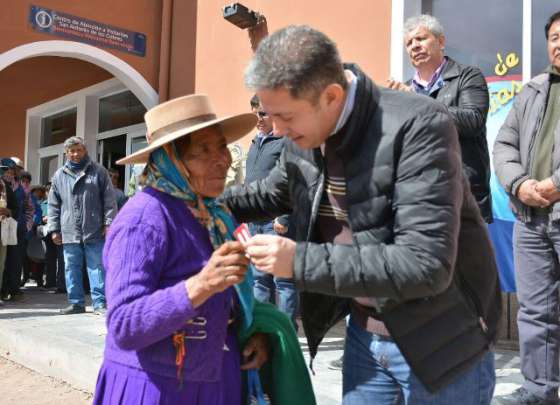 La tarjeta social para adultos mayores llegó al interior de la provincia
