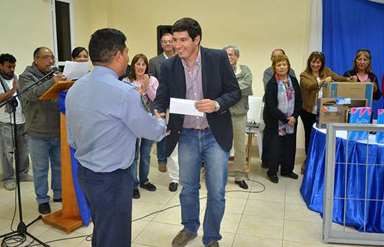 Entregaron mobiliario a dependencias de Rosario de la Frontera