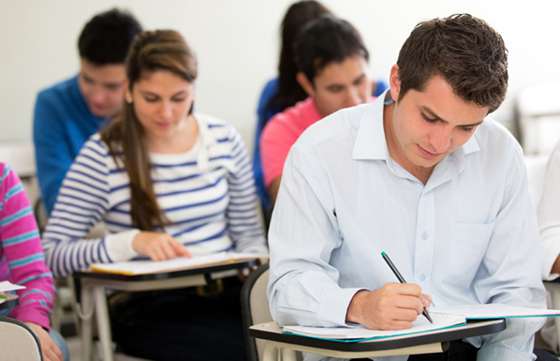 Se prorrogó la convocatoria a profesionales para becas de posgrado