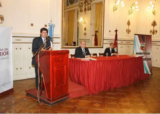 Presentaron un libro sobre gestión municipal