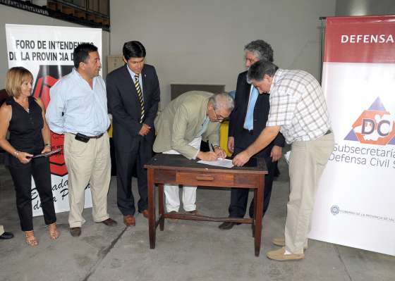 Se habilitaron radios VHF para seis localidades salteñas