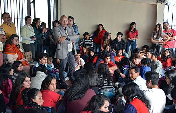 Autoridades educativas se reunieron con alumnos y docentes del Polivalente de Arte