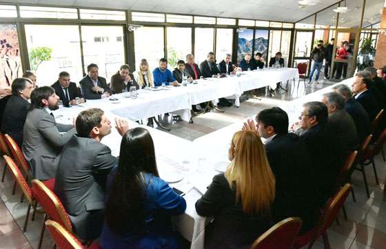 Costello se reunió con sus pares de provincias justicialistas y legisladores
