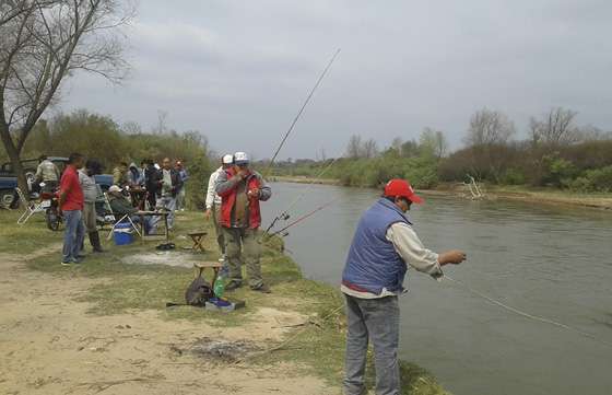 Ambiente fiscalizó un concurso de pesca en el río Juramento