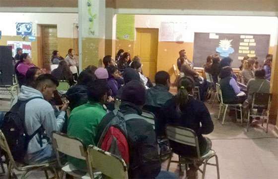 Capacitan a jóvenes sobre vínculos saludables