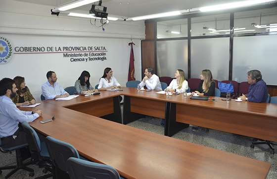 Planifican la implementación de contenidos audiovisuales de uso pedagógico en las aulas