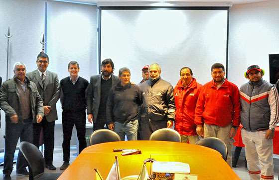 El ministro Costello se reunió con trabajadores de la empresa Salta Refrescos