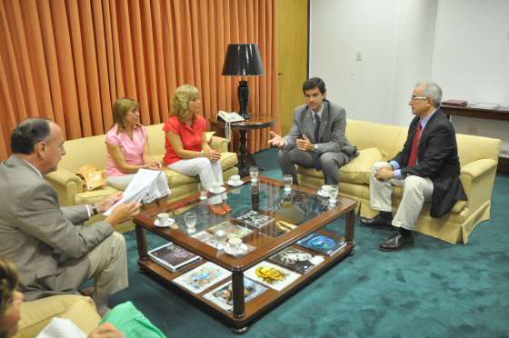 Urtubey recibió al nuevo consejo directivo del colegio de Escribanos