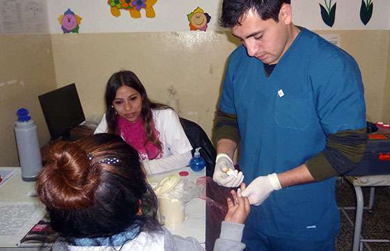 Test de VIH y vacunación contra hepatitis B en barrio Hernando de Lerma