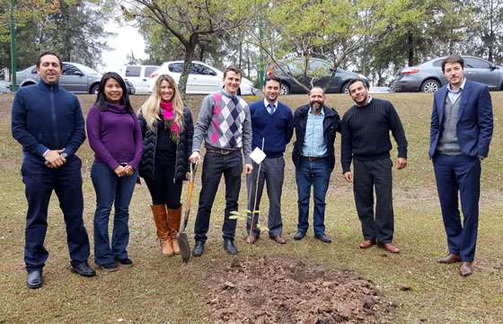 Semana del árbol: Funcionarios de la Gobernación plantaron árboles en Casa de Gobierno