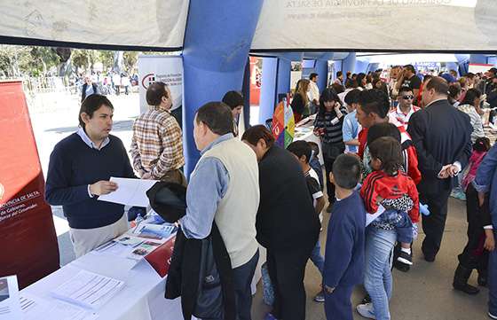 Vecinos de Aguaray reciben al Centro de Atención Ciudadana