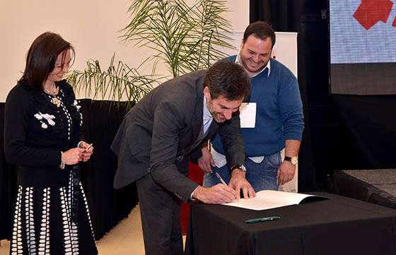 El Gobierno concretó la firma de escrituras  de empresas radicadas en el parque industrial de Salta