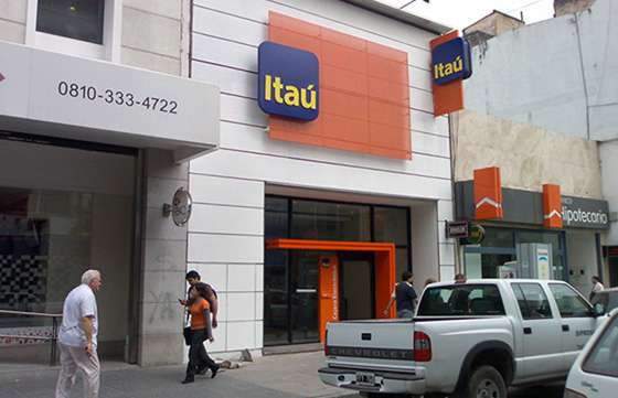 Defensa del Consumidor multó al banco Itaú