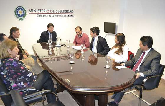 Oliver y el jefe de Bomberos de Quito intercambiaron experiencias relacionadas a Seguridad
