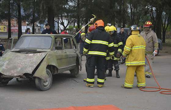 Bomberos voluntarios recibieron capacitación sobre rescate vehicular