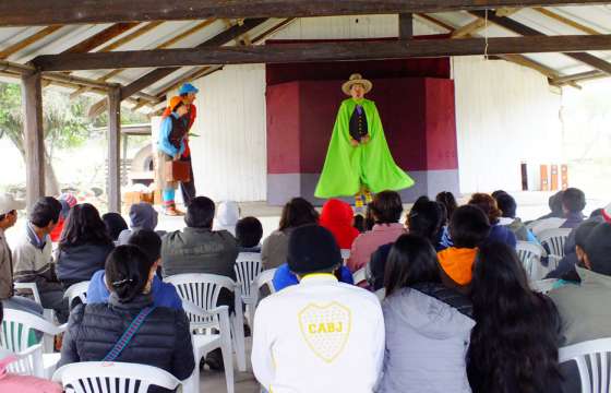 El teatro llegó por primera vez a Acambuco