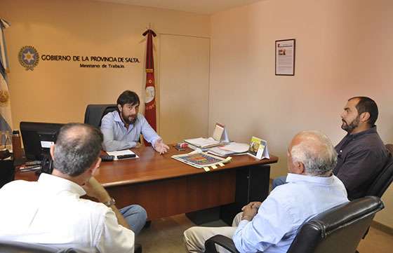 El ministro Costello se reunió con representantes del Sindicato de Empleados del Tabaco