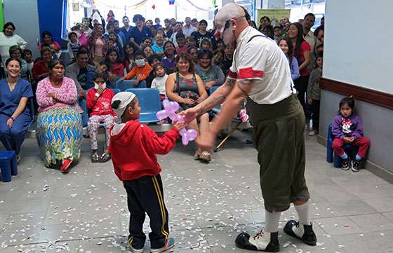 Pacientes del Materno Infantil compartieron un espectáculo circense
