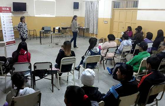 Defensa del Consumidor capacitó a estudiantes del colegio Juan Calchaquí