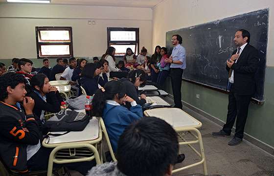 Estudiantes dialogaron sobre democracia y ciudadanía